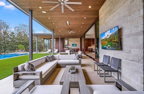 Austin Casa | Above Austin Anthem | Modern Luxury I Waterfront | Pool/Spa I Pickleball