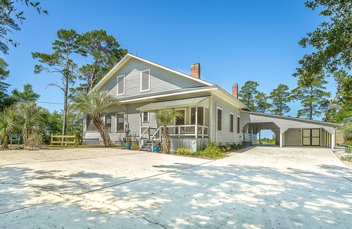Carrabelle Casa | Above & Beyond- 2BR/2BA historic home in downtown Carrabelle