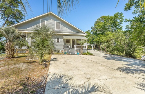 Carrabelle Casa | Above & Beyond- 2BR/2BA historic home in downtown Carrabelle