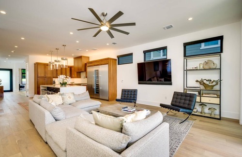 Tarrytown Casa | 4th Nt Free* I Above Contemporary ILuxury Services IModern |3Mi ATX IPool/Spa