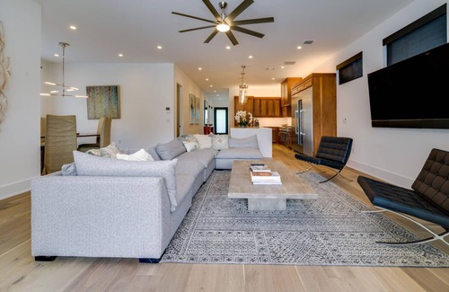 Tarrytown Casa | 4th Nt Free* I Above Contemporary ILuxury Services IModern |3Mi ATX IPool/Spa