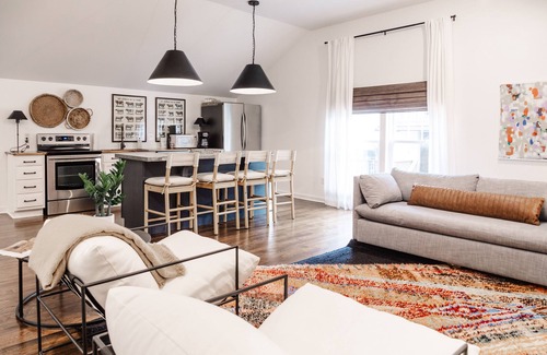 Hillsboro Village Casa | Above Nashville Chic I 12 South | Newly Remodeled | 11 Beds I Luxury Services