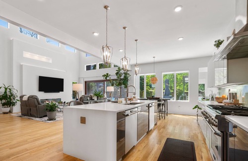 Oak Hill Casa | Above Nashville Contemporary I Pool&Spa | ModernI Pet FriendlyI Luxe Services