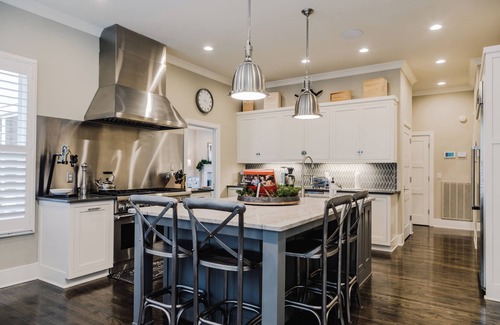 Oak Hill Casa | Above Nashville Ridgetop I Large Groups | 9MI Nashville| Media RoomI Services