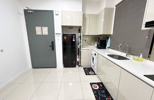 Taman Bukit Mewah Condominio | Above Paradigm Mall JB, up to 5 Pax, 1BR
