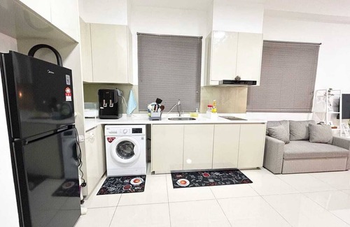 Taman Bukit Mewah Condominio | Above Paradigm Mall JB, up to 5 Pax, 1BR