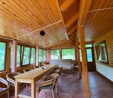 Recea Casa | AB’s rustic cabin