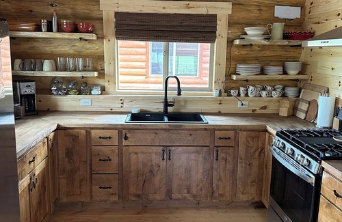 Livingston Cabina | Absaroka Cabin in Paradise Valley nearYellowstone River…just completed