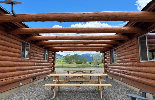 Livingston Cabina | Absaroka Cabin in Paradise Valley nearYellowstone River…just completed