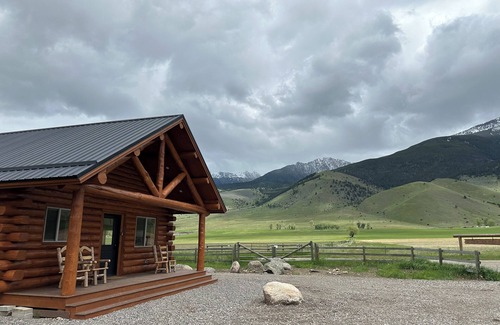 Livingston Cabina | Absaroka Cabin in Paradise Valley nearYellowstone River…just completed