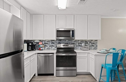 Open Sands Casa | Absolute Beach: Coastal Retreat Only 700FT 2 Beach, BBQ, + FREE Activities!