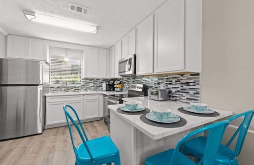 Open Sands Casa | Absolute Beach: Coastal Retreat Only 700FT 2 Beach, BBQ, + FREE Activities!