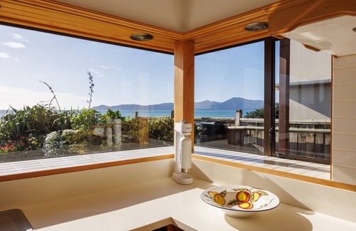 Raumati South Casa | Absolute Beach Front Luxury Holiday Home Swim Beach Spectacular Sunsets
