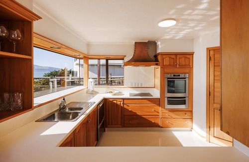 Raumati South Casa | Absolute Beach Front Luxury Holiday Home Swim Beach Spectacular Sunsets