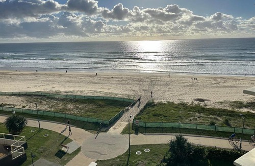 Surfers Paradise Apartamento | Absolute Beach Frontage Two Bedroom