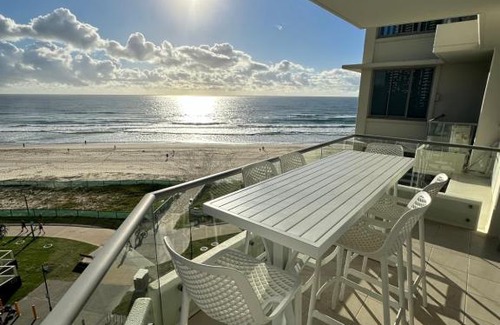Surfers Paradise Apartamento | Absolute Beach Frontage Two Bedroom