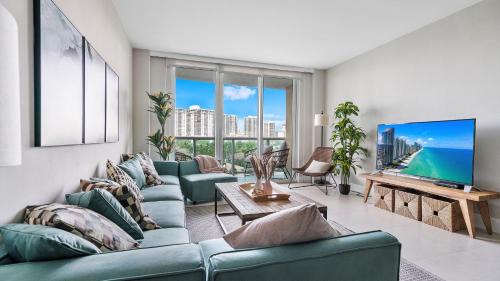 Sunny Isles Beach Apartamento | Absolute Beach Bliss, Chic & Expansive Retreat