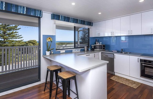 Singleton Casa | Absolute Beachfront! 2 Storey Beach House! 4 Bedrooms, 2 Kitchens. Pet friendly!