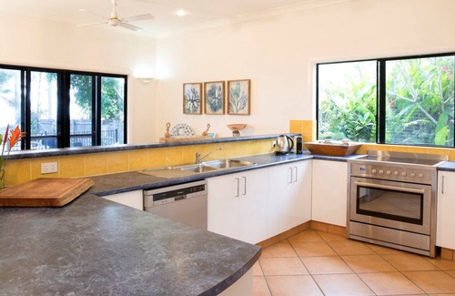 Newell Condominio | Absolute BeachFront Bliss @ Newell Beach