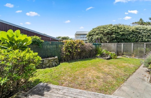 Waikanae Casa | Absolute Beachfront Bliss - Waikanae Beach Holiday Home