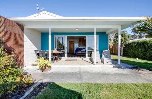 Waimarama Casa | Absolute Beachfront - Waimarama Holiday Home