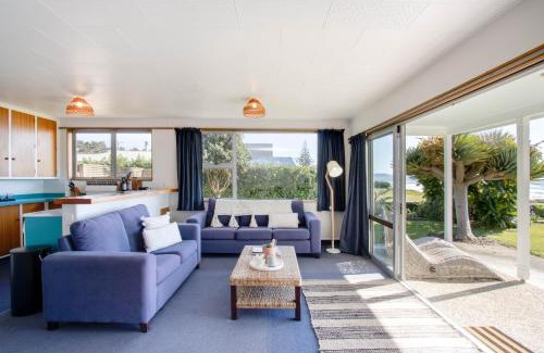 Waimarama Casa | Absolute Beachfront - Waimarama Holiday Home