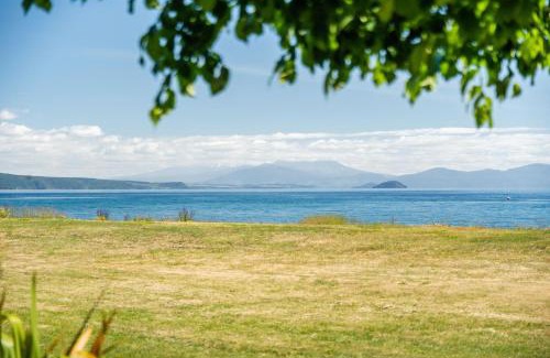 Waitahanui Casa | Absolute Lakefront
