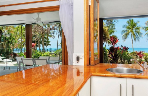 Clifton Beach Casa | Reeflections Beachfront House