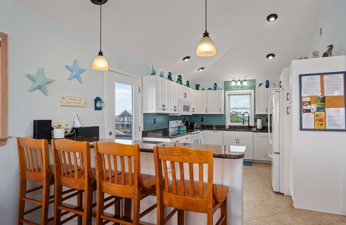 South Nags Head Casa | Absolute Searenity- Oceanfront, Pet-Friendly, Private Pool and Hot Tub