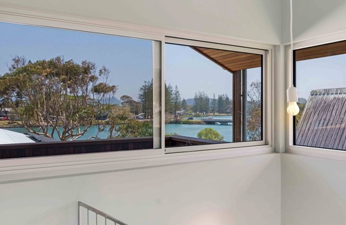 Brunswick Heads Casa | Absolute waterfront, 3 story beach house. Walk to everything.