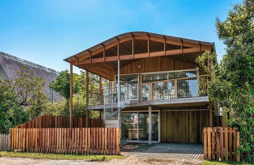 Brunswick Heads Casa | Absolute waterfront, 3 story beach house. Walk to everything.