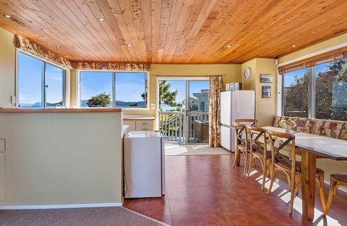 Waitahanui Cabaña | Absolutamente frente al mar con WiFi - Five Mile Bay Holiday Home