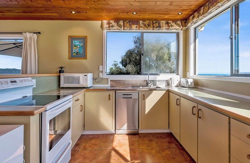 Waitahanui Cabaña | Absolutamente frente al mar con WiFi - Five Mile Bay Holiday Home