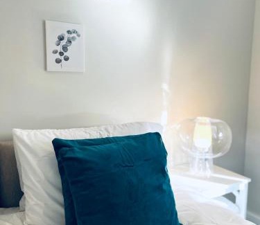 Hemel Hempstead Apartamento | Absolutely Beautiful Hemel Hempstead 2-bedroom for 1-5 Guests - contractors welcome