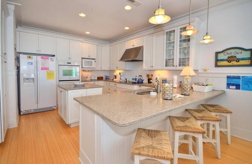 Oak Island Casa | Absolutamente hermoso, frente al mar 6 hab / 5. 5 baños en casa en West End-Sleeps17