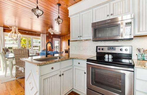 Ocean Isle Beach Cabaña | Absolutely Charming Cottage! Backyard oasis with pool/tiki bar! Prime Location!