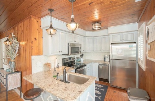 Ocean Isle Beach Cabaña | Absolutely Charming Cottage! Backyard oasis with pool/tiki bar! Prime Location!