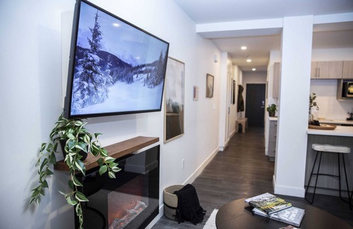 Revelstoke Condominio | Absolutely Revy - Ground Level Condo with Hot Tub
