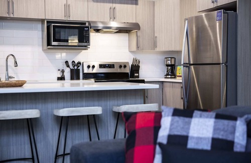 Revelstoke Condominio | Absolutely Revy - Ground Level Condo with Hot Tub