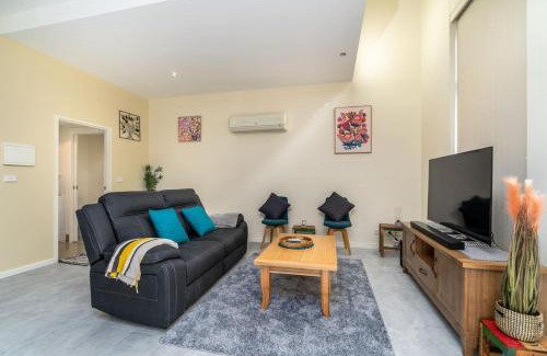 City West Apartamento | Absolutely spacious APT unit between ANU and City - Hosted by CanStay