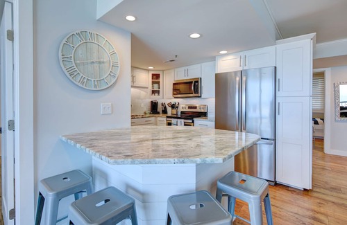 Bethany Beach Condominio | Absolutamente impresionante 3 dormitorios Sea Colony Condo! Frente al mar con renovación premium