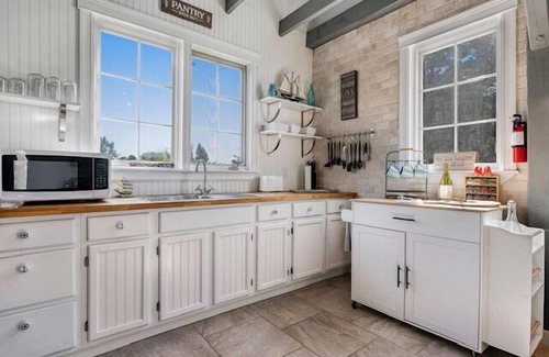 Mahone Bay Casa | Secluded Gem in Mahone Bay - away from the busy road - w/kayaks & firepit