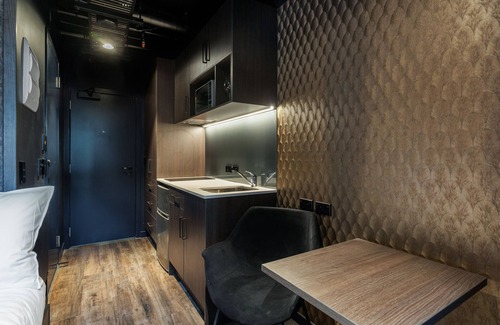 Newton Hotel | Abstract Hotel