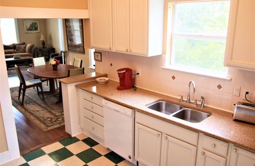 Palacios Cabaña | AC, Free WIFI - Sleeps 7 - Full Kitchen