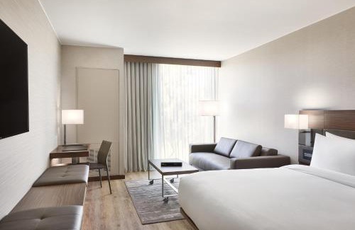 Camelback East Hotel | AC Hotel Phoenix Biltmore