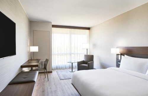 Camelback East Hotel | AC Hotel Phoenix Biltmore