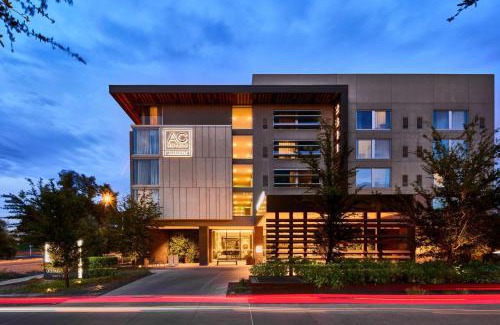 Camelback East Hotel | AC Hotel Phoenix Biltmore