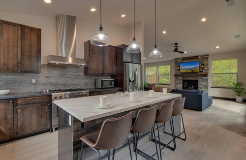 Angora Highlands Casa | AC, Large Upright Arcade, Dreamy Kitchen, Designer Furnished, Grill, Fast Wifi, Spa – The Glenmore