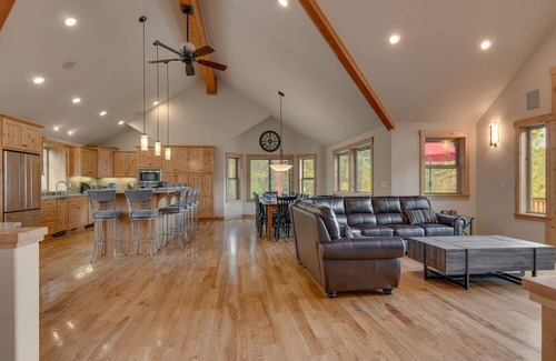 Montgomery Estates Casa | AC, Slot Machine, Skeeball, Bubble Hockey, Shuffleboard, Spa, +Meadow Views – Meadow View Estate