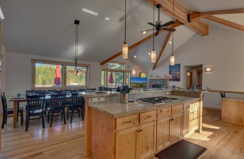 Montgomery Estates Casa | AC, Slot Machine, Skeeball, Bubble Hockey, Shuffleboard, Spa, +Meadow Views – Meadow View Estate